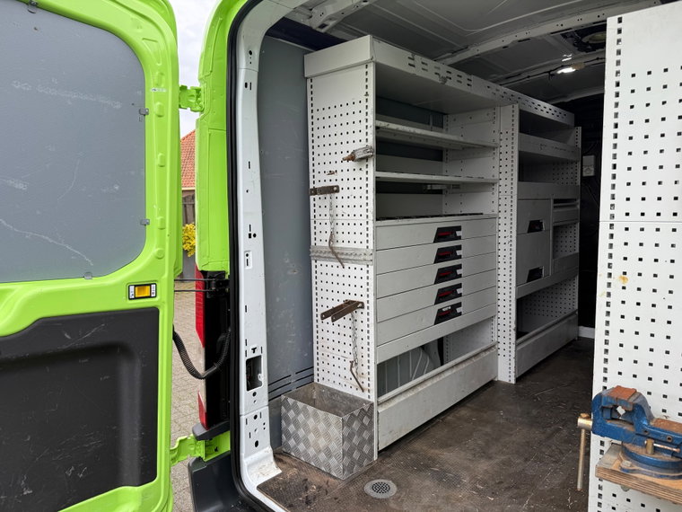 Vehicle Image 23