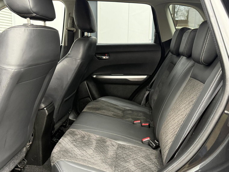 Vehicle Image 16