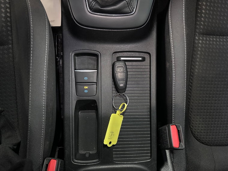 Vehicle Image 25