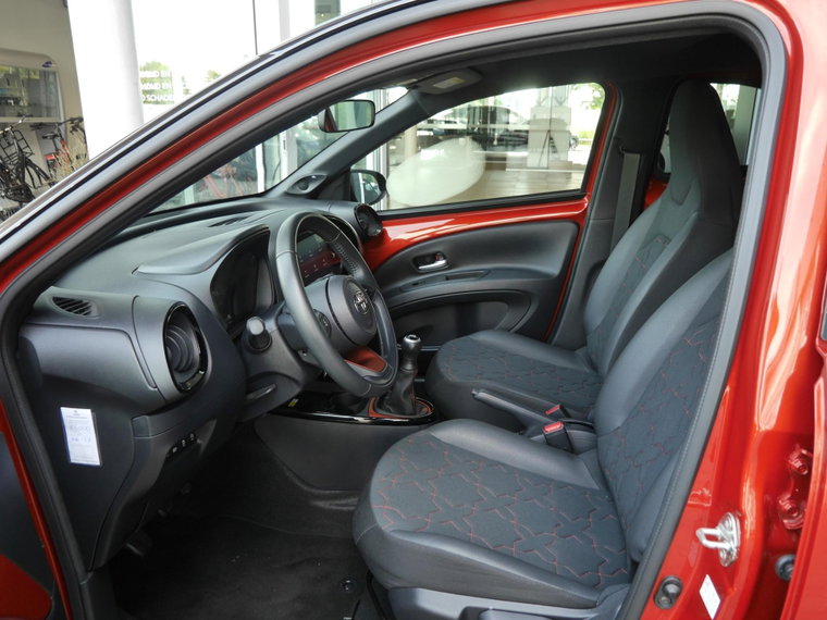 Vehicle Image 4