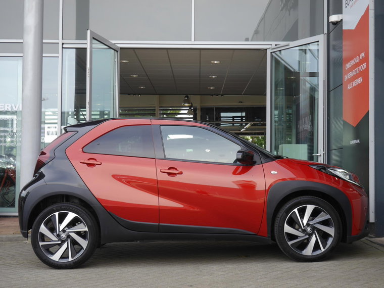 Vehicle Image 32