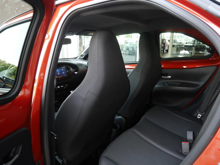Vehicle Image 6