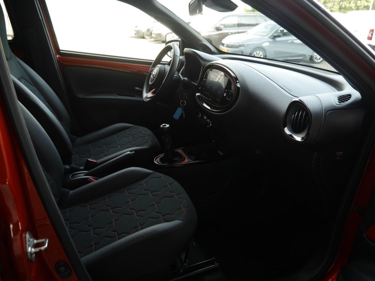 Vehicle Image 7