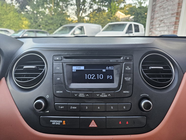 Vehicle Image 22