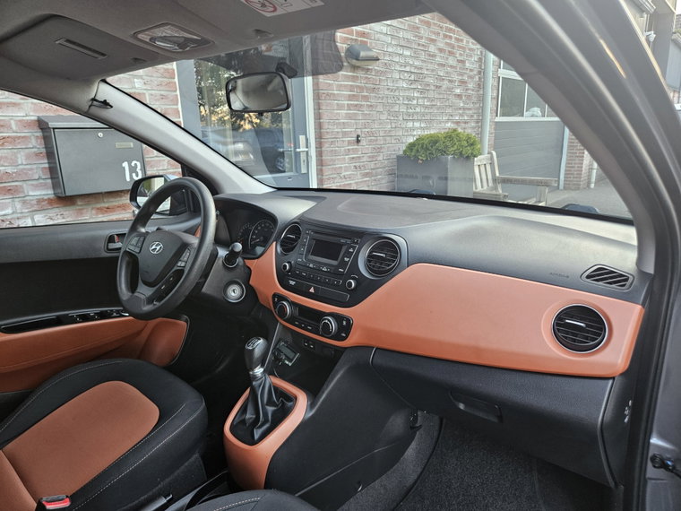 Vehicle Image 26