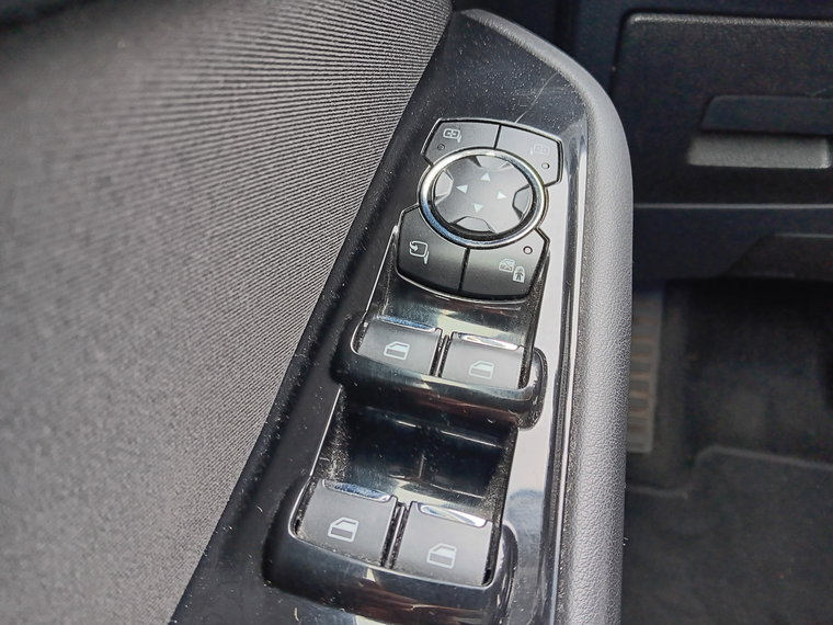 Vehicle Image 27