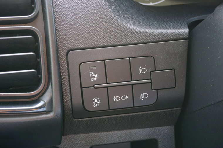 Vehicle Image 25