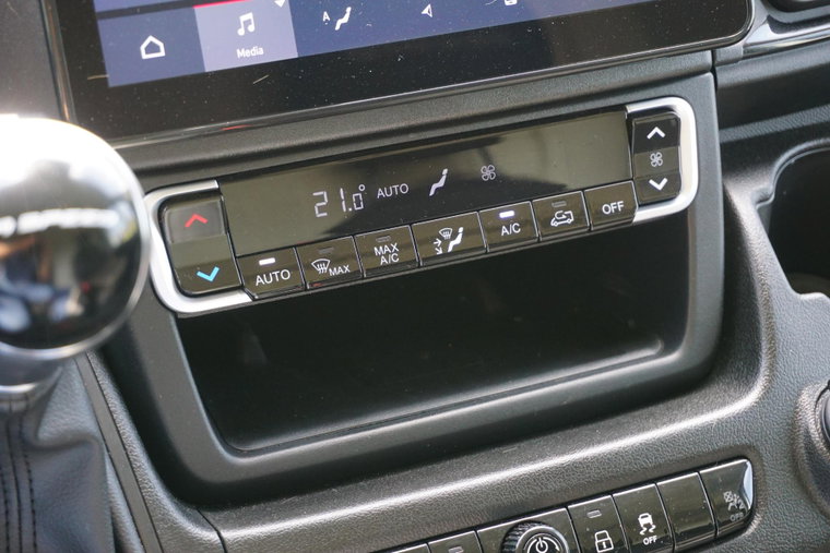 Vehicle Image 29