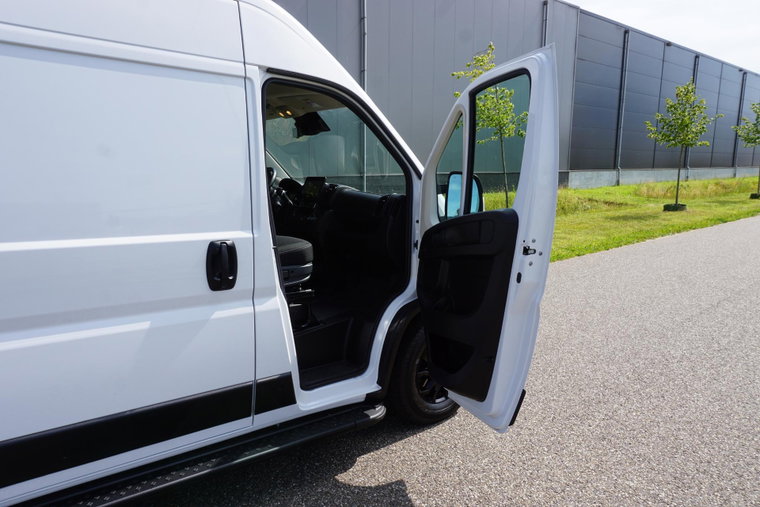 Vehicle Image 35