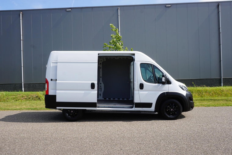 Vehicle Image 38