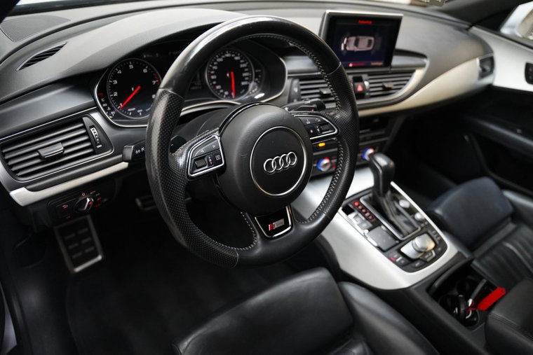 Vehicle Image 30