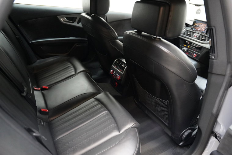 Vehicle Image 38