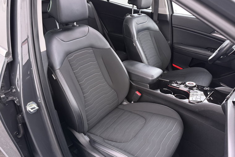 Vehicle Image 16