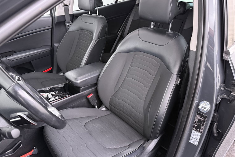 Vehicle Image 10