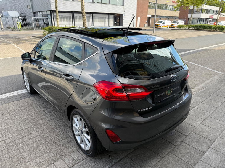Vehicle Image 19