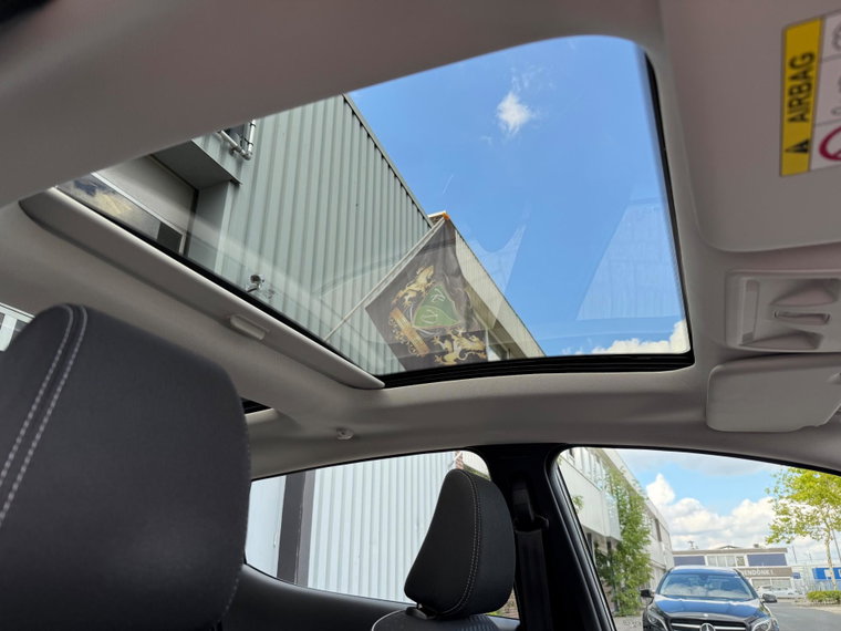 Vehicle Image 32