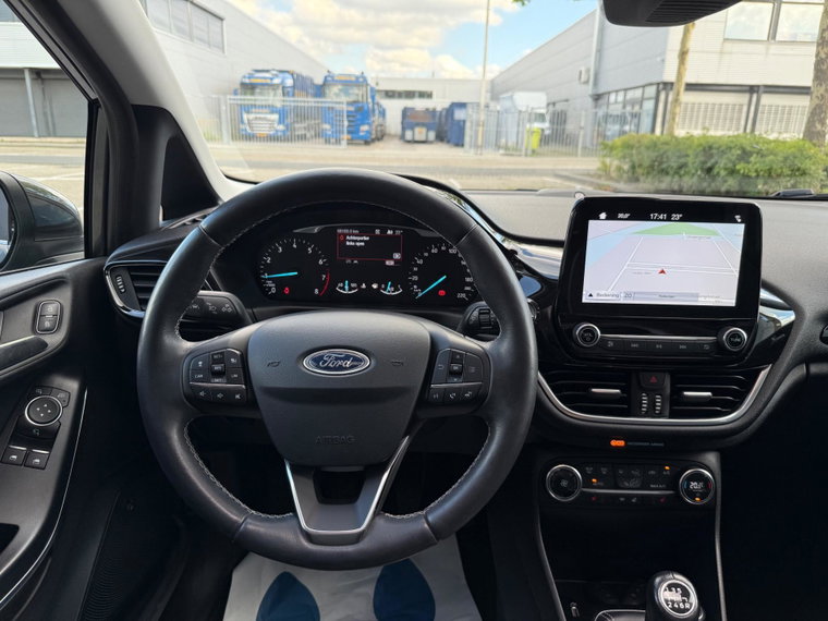 Vehicle Image 38