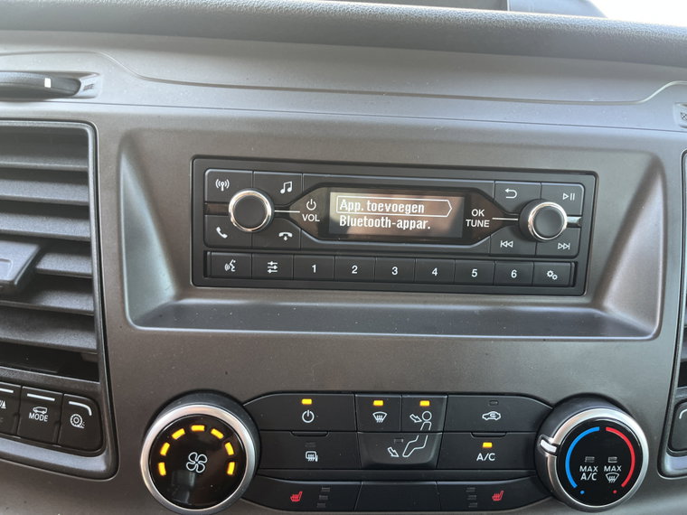 Vehicle Image 32