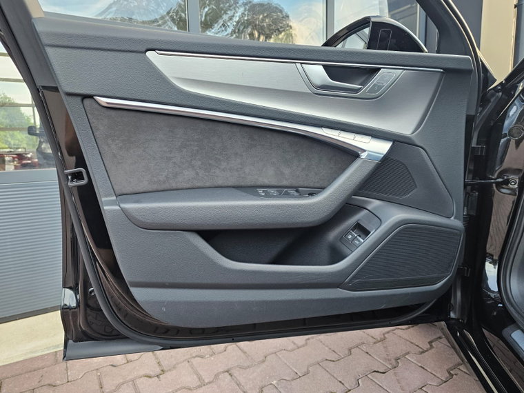 Vehicle Image 42