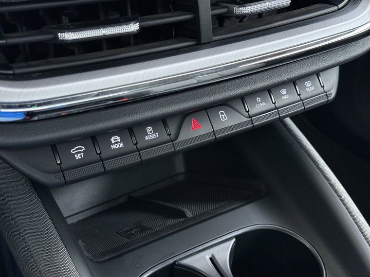 Vehicle Image 26