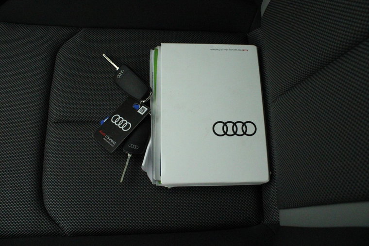 Vehicle Image 32
