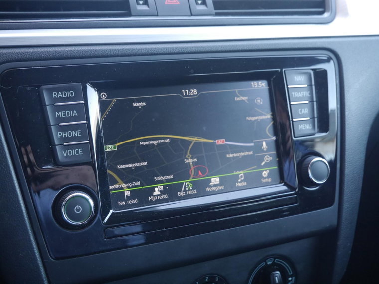 Vehicle Image 25