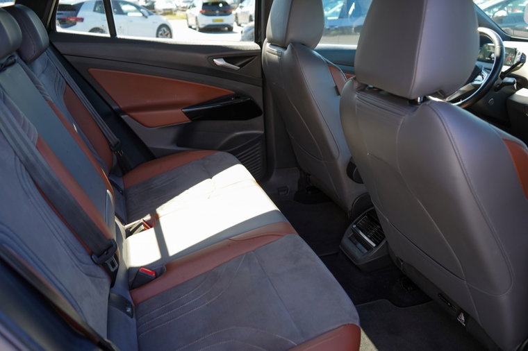 Vehicle Image 35