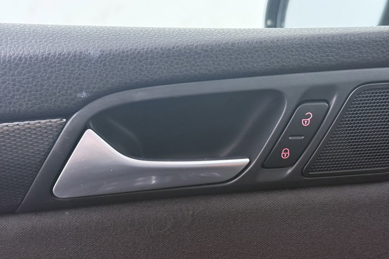 Vehicle Image 32