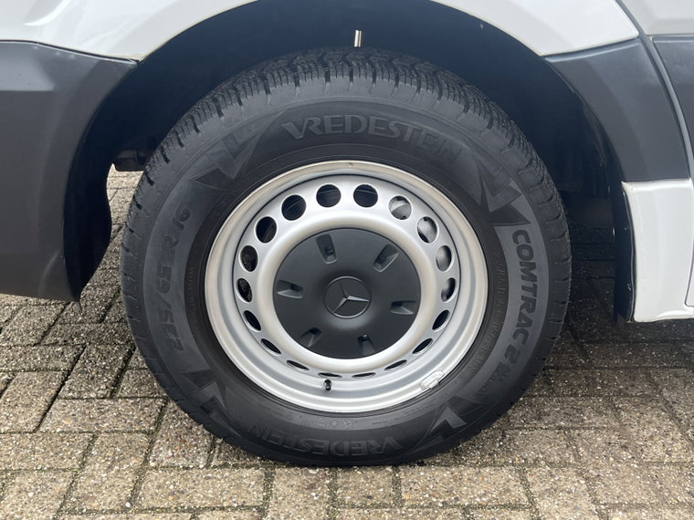 Vehicle Image 29