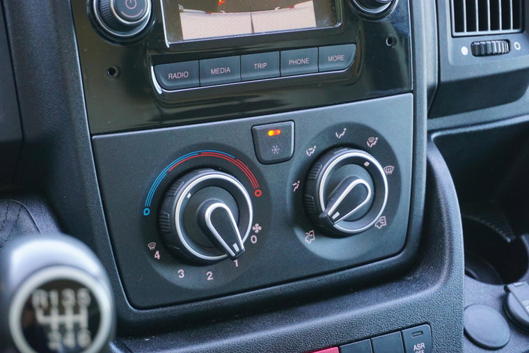 Vehicle Image 32
