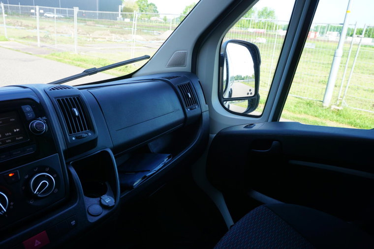 Vehicle Image 33