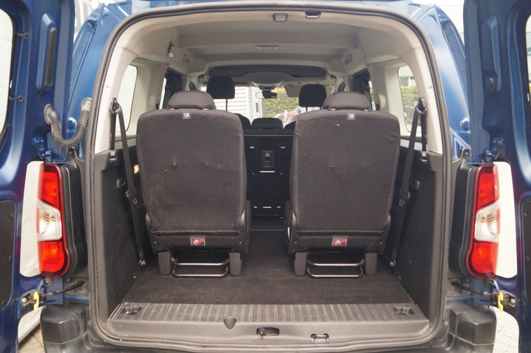 Vehicle Image 9