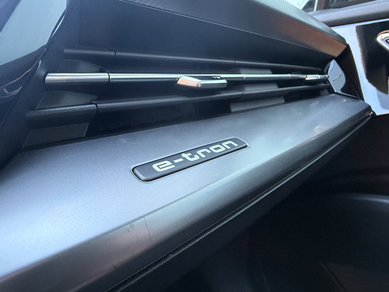 Vehicle Image 42