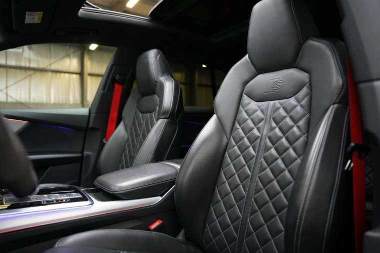 Vehicle Image 14