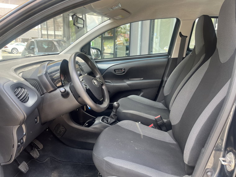 Vehicle Image 12