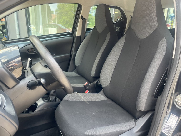 Vehicle Image 13