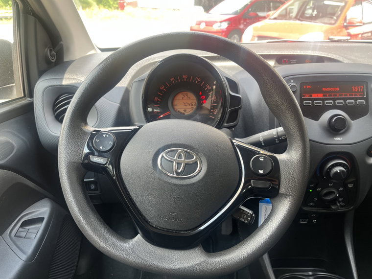 Vehicle Image 9