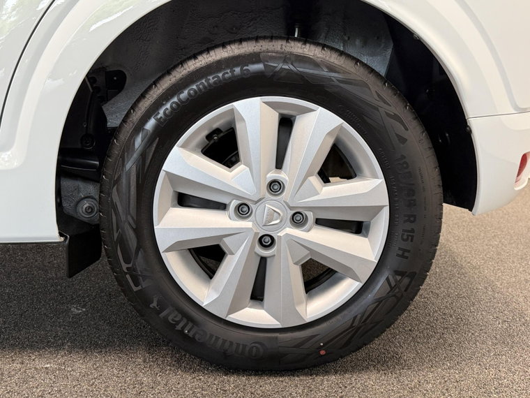 Vehicle Image 35