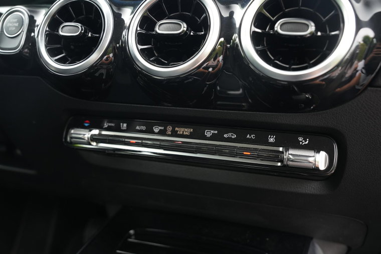 Vehicle Image 29