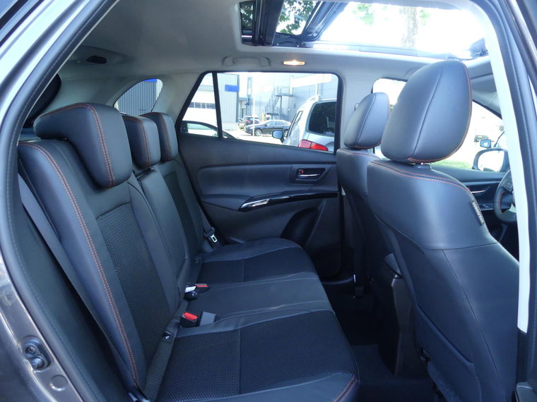 Vehicle Image 30