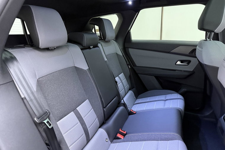 Vehicle Image 16