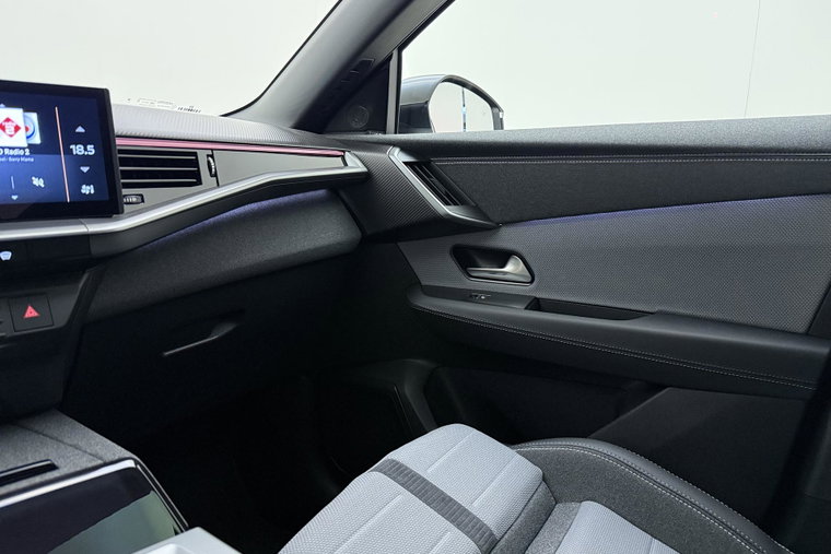 Vehicle Image 37