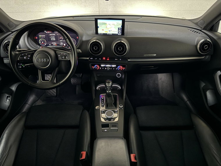 Vehicle Image 26