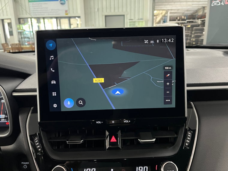 Vehicle Image 25