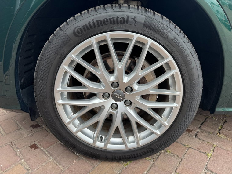 Vehicle Image 9