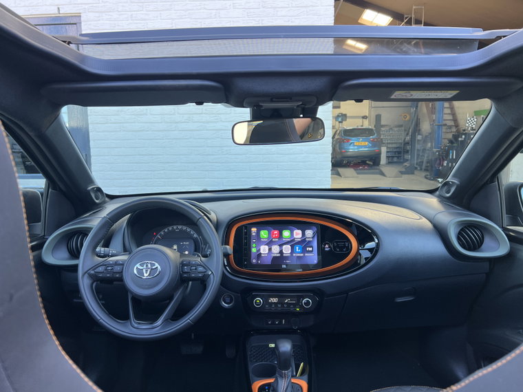 Vehicle Image 17