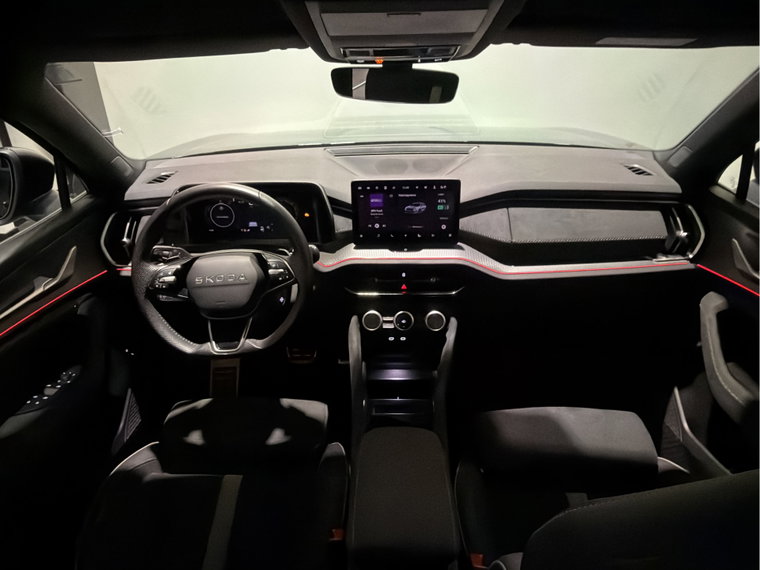 Vehicle Image 25