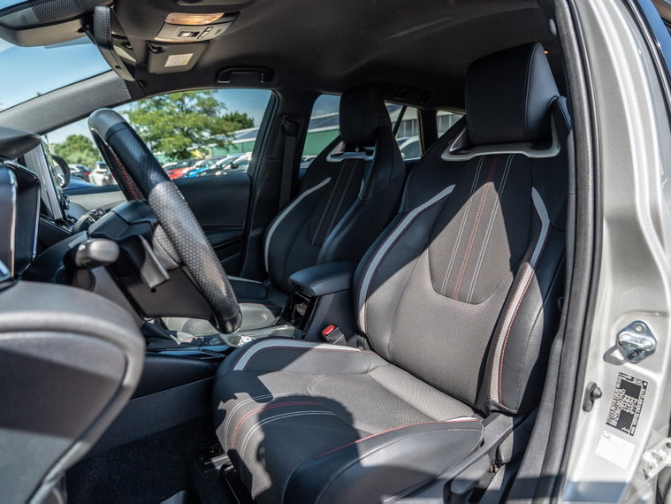 Vehicle Image 16
