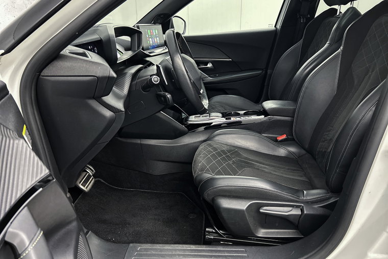Vehicle Image 25
