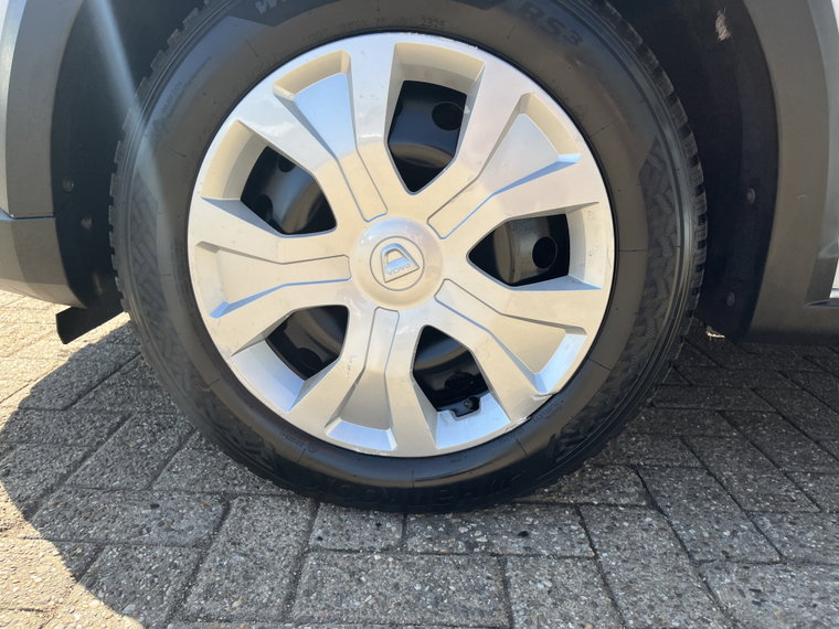 Vehicle Image 22